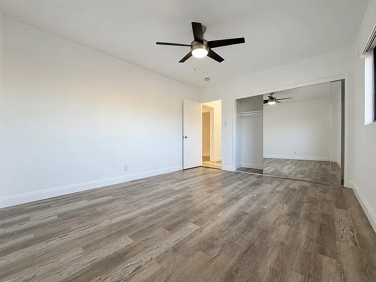 1056 E 6th St #6 — Photo 9