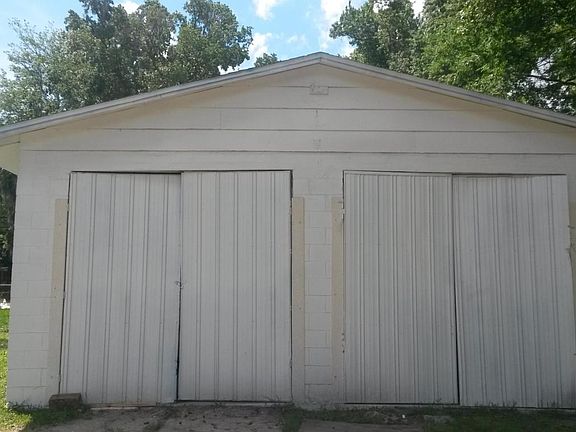 detached 2 car garage