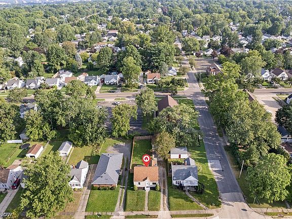 2nd image of 827 Davies Ave