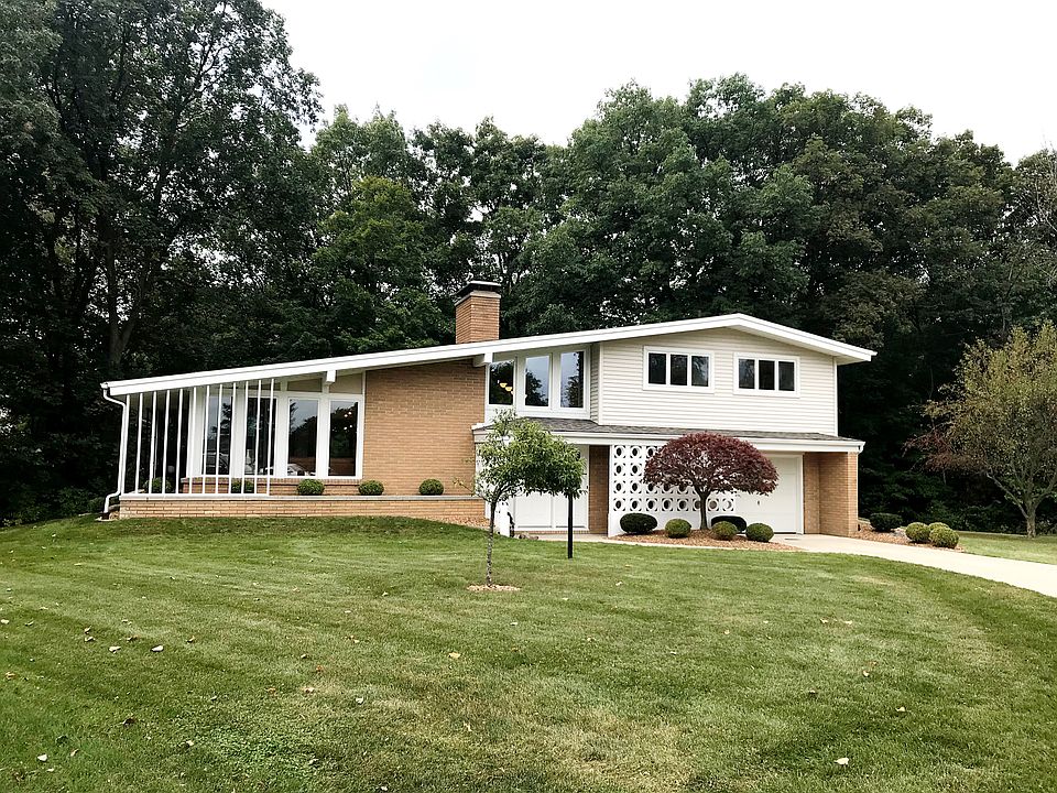 1st image of 1862 Riverview Dr