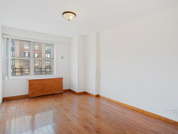 4th image of 155 W 68th St APT 827