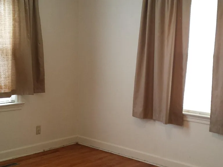 Lake Bradford Ln — Photo 15