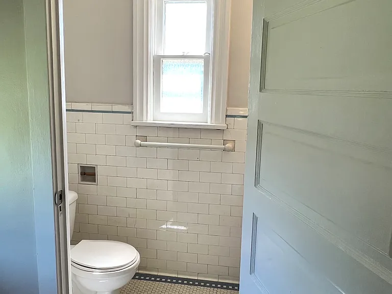 1411 E King St #6 — Photo 17