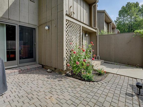 3rd image of 1815 Yuma Ln N