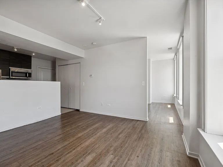 30 East Roosevelt — Photo 25