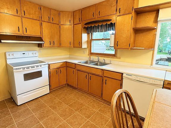 3rd image of 123 Plains Ave