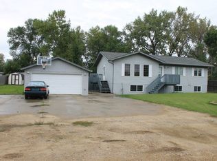 112 Ward St, Des Lacs, ND 58733