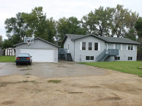 112 Ward St, Des Lacs, ND 58733