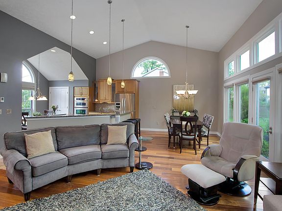 3rd image of 1266 Ashburnham Dr