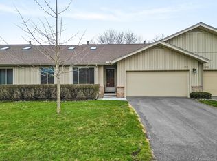 1870 Valley Ln, Lake Orion, MI 48360