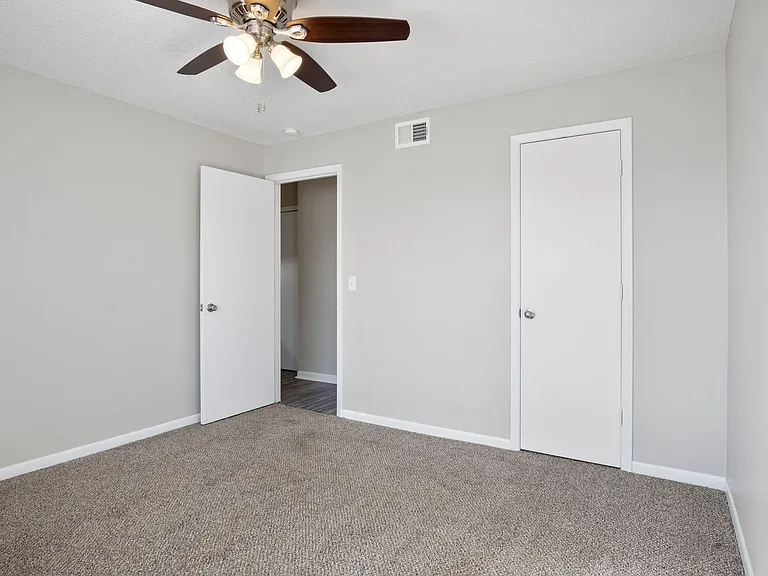 Hillside Apartments — Photo 16