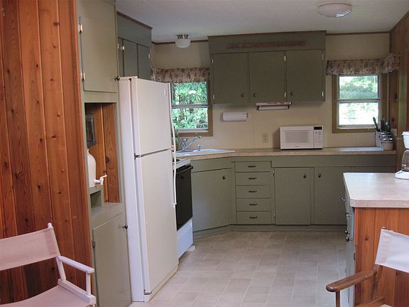 3rd image of 36 Cove Road Ext