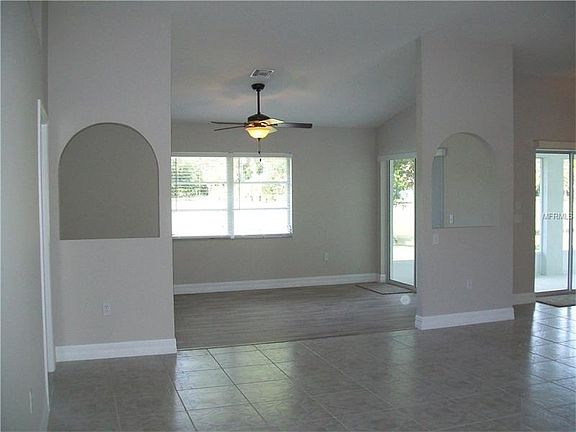 4th image of 697 Rotonda Cir