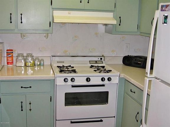 3rd image of 215 Club House Blvd