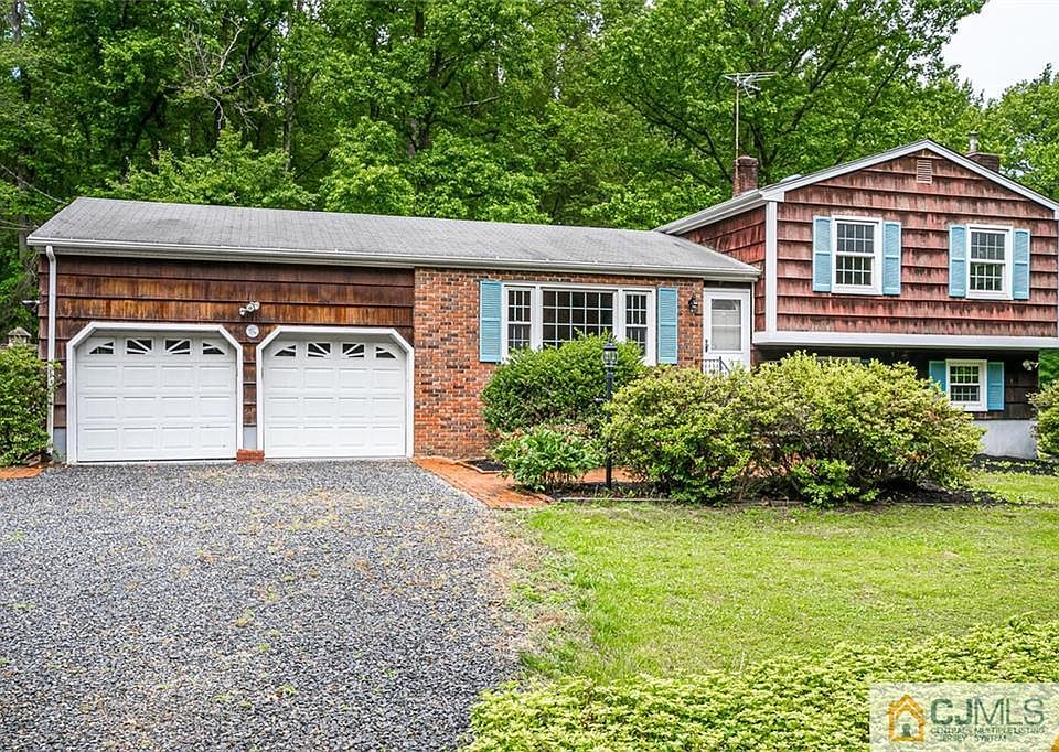 1st image of 404 Black Horse Ln