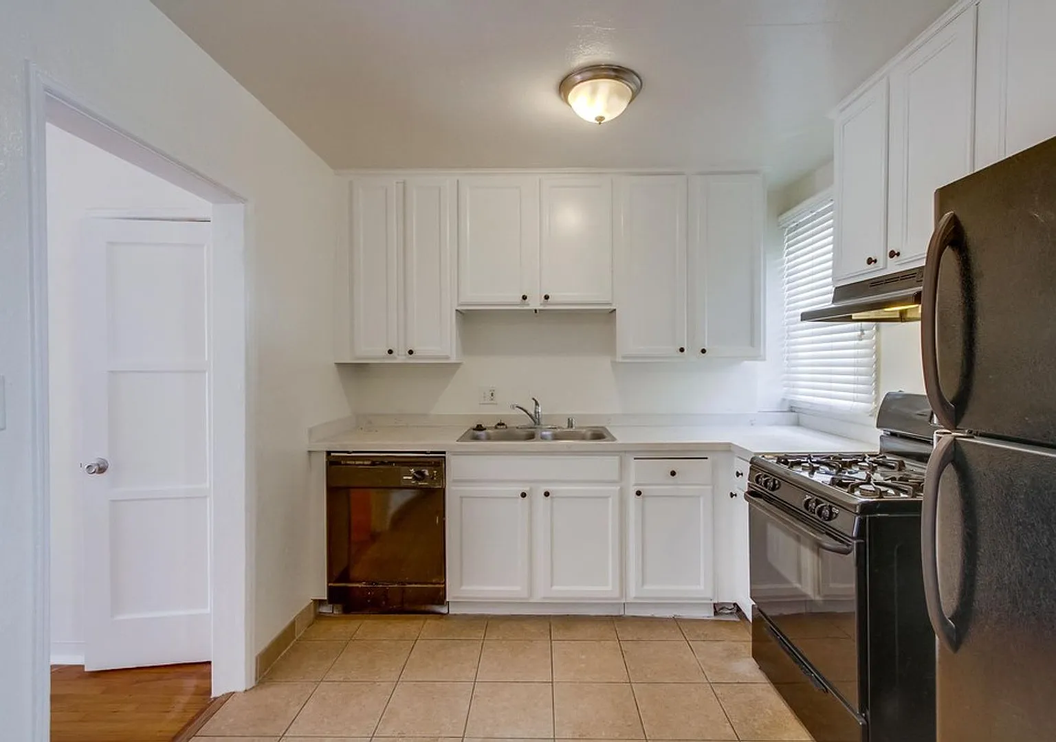 Charming 2 Bed/1 Bath Townhome style Apt in NorthPark — Photo 4