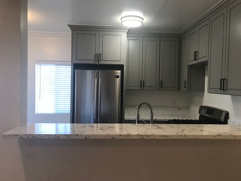1st image of 11471 Oxnard St APT 4