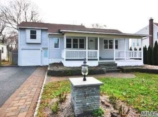 22 Crescent Dr, Pt Jefferson Station, NY 11776