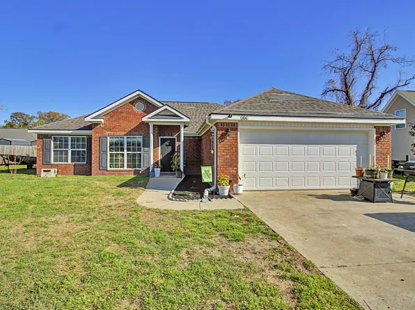 146 Auburn Cir, Glennville, GA 30427