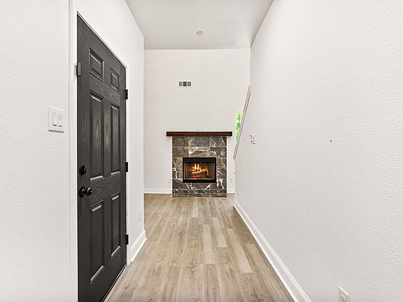 3rd image of 3246 Wexford Dr