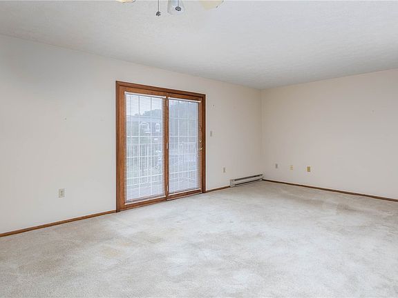 3rd image of 207 Clubhouse Dr