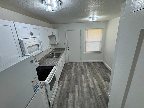 3rd image of 70 Arden Cir