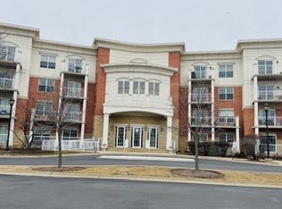 601 W Rand Rd APT 301, Arlington Heights, IL