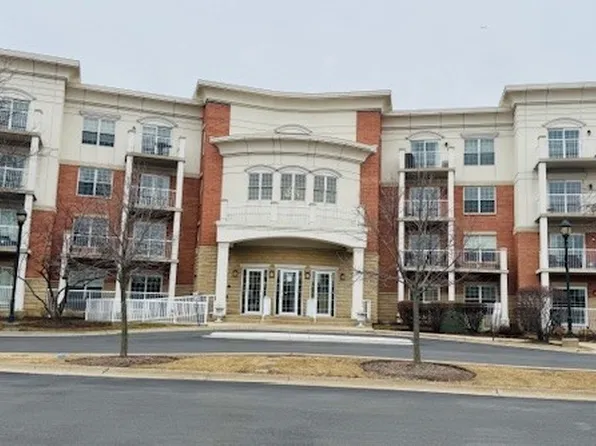 601 W Rand Rd APT 301, Arlington Heights, IL 60004