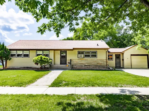 1515 14th St S, Fargo, ND 58103