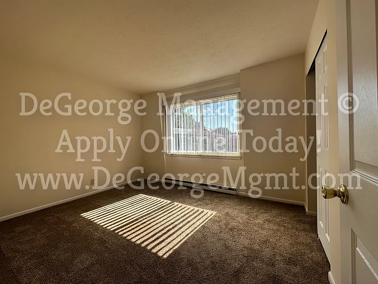Woodside Court Apartments — Photo 62