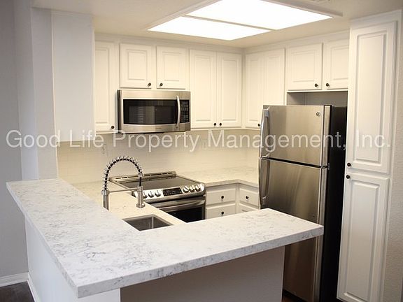 3rd image of 2220 Camino De La Reina Unit 311