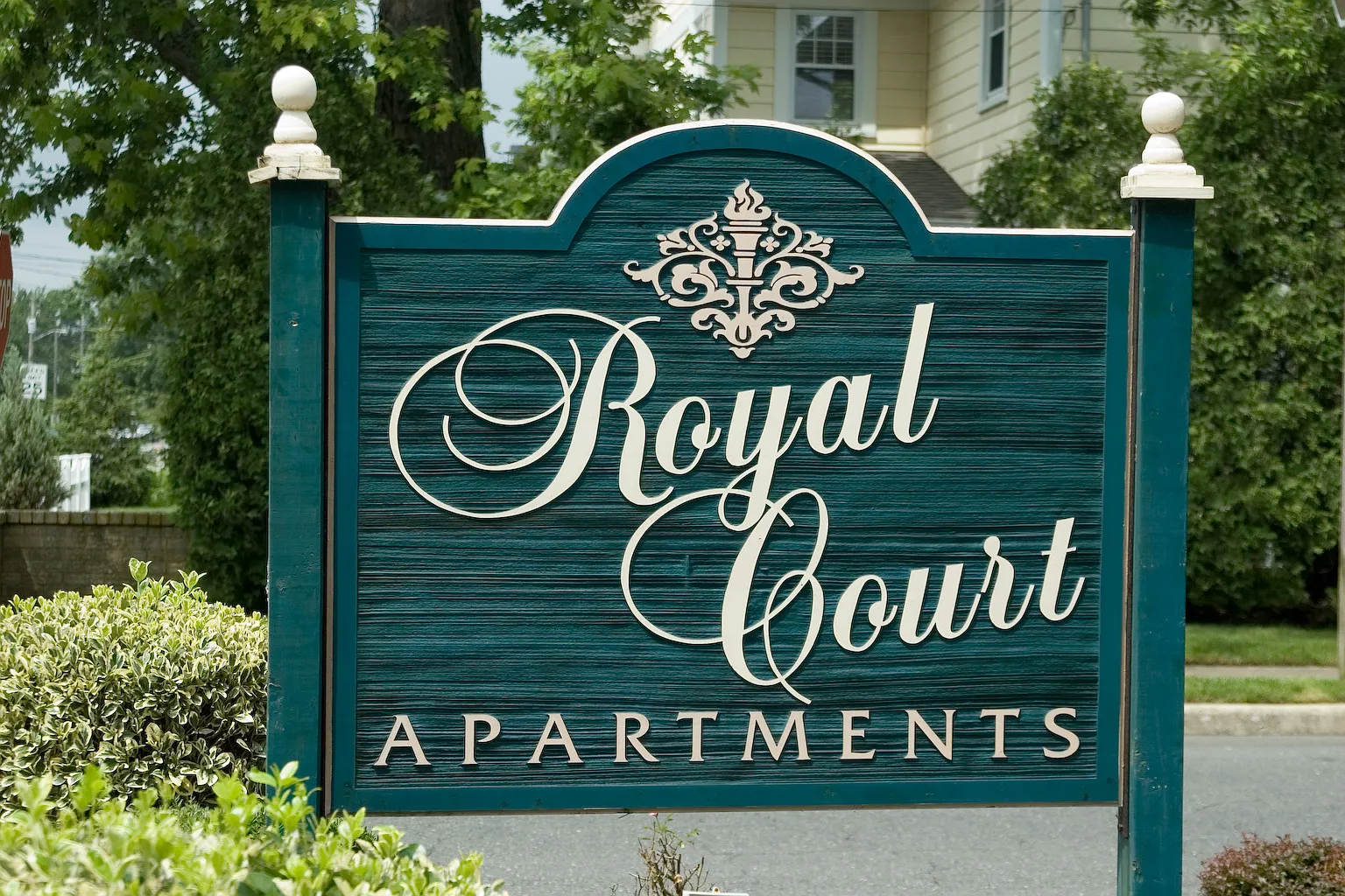 Royal Court Apartments — Photo 1