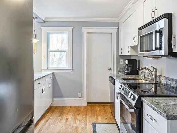 3rd image of 11 Cottage Park #11