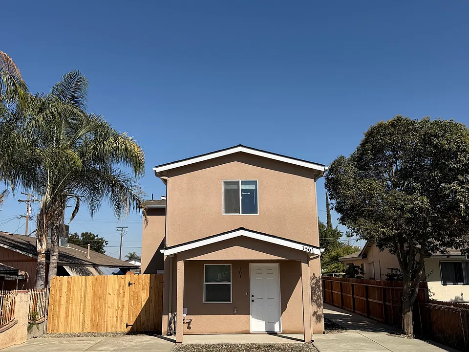 1561 E Marion Way
