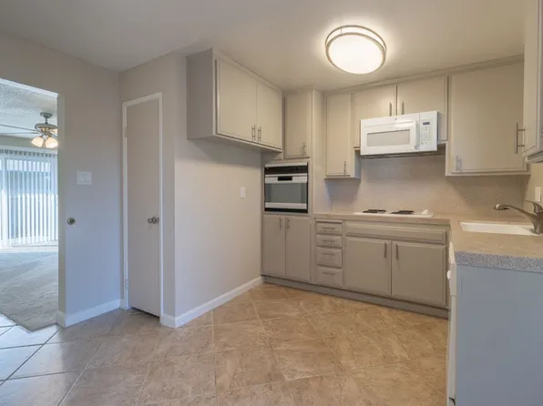 Elegante Apartments ~ Exceptionally Spacious, Unique and a Must See Community!, 5981 Lake Crest Way APT 14, Sacramento, CA 95822