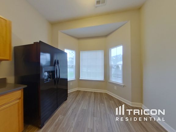 5th image of 3904 Far West Dr