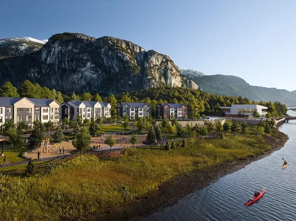 38043 Helm Way, Squamish, BC V8B 1E6