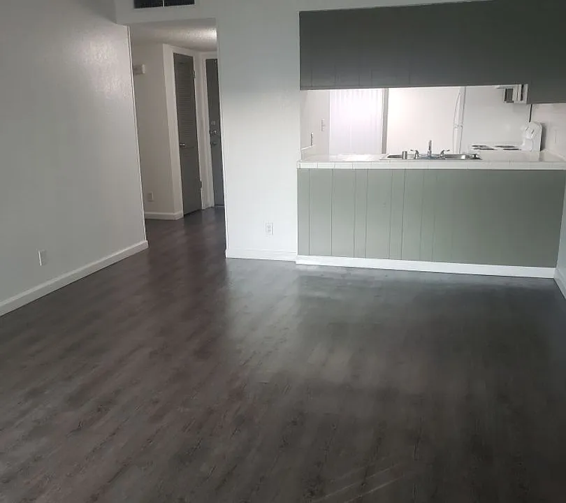 2910-20 E Huntington Blvd
