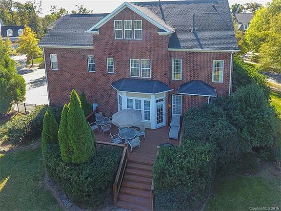 4th image of 511 N Oak Dr #105