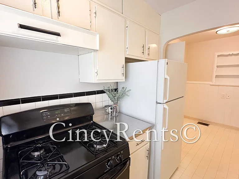 1118 Delta Ave #2 — Photo 8
