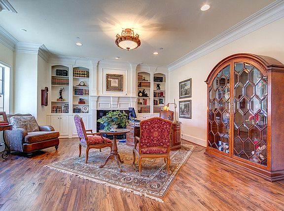 4th image of 481 Oakwood Cir