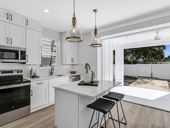 4th image of 2138 W Chestnut St