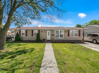 753 Hillcrest Dr, Romeoville, IL 60446