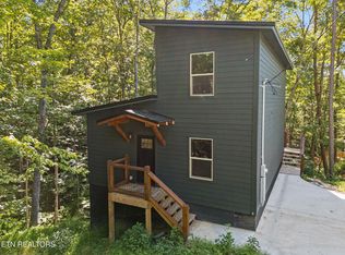 733 Country Oaks Ln, La Follette, TN 37766
