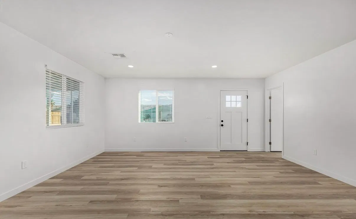 3 bed, 951 sqft, $1,950 — Photo 4