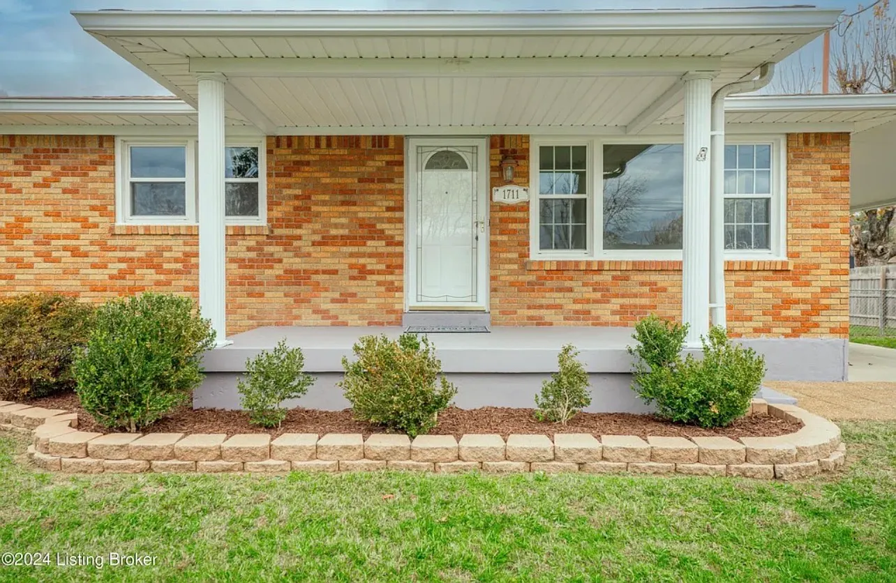 5 bed, 2.5 bath, 2112 sqft, $2,850 — Photo 2