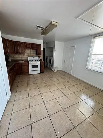 2329 Felicity St — Photo 8