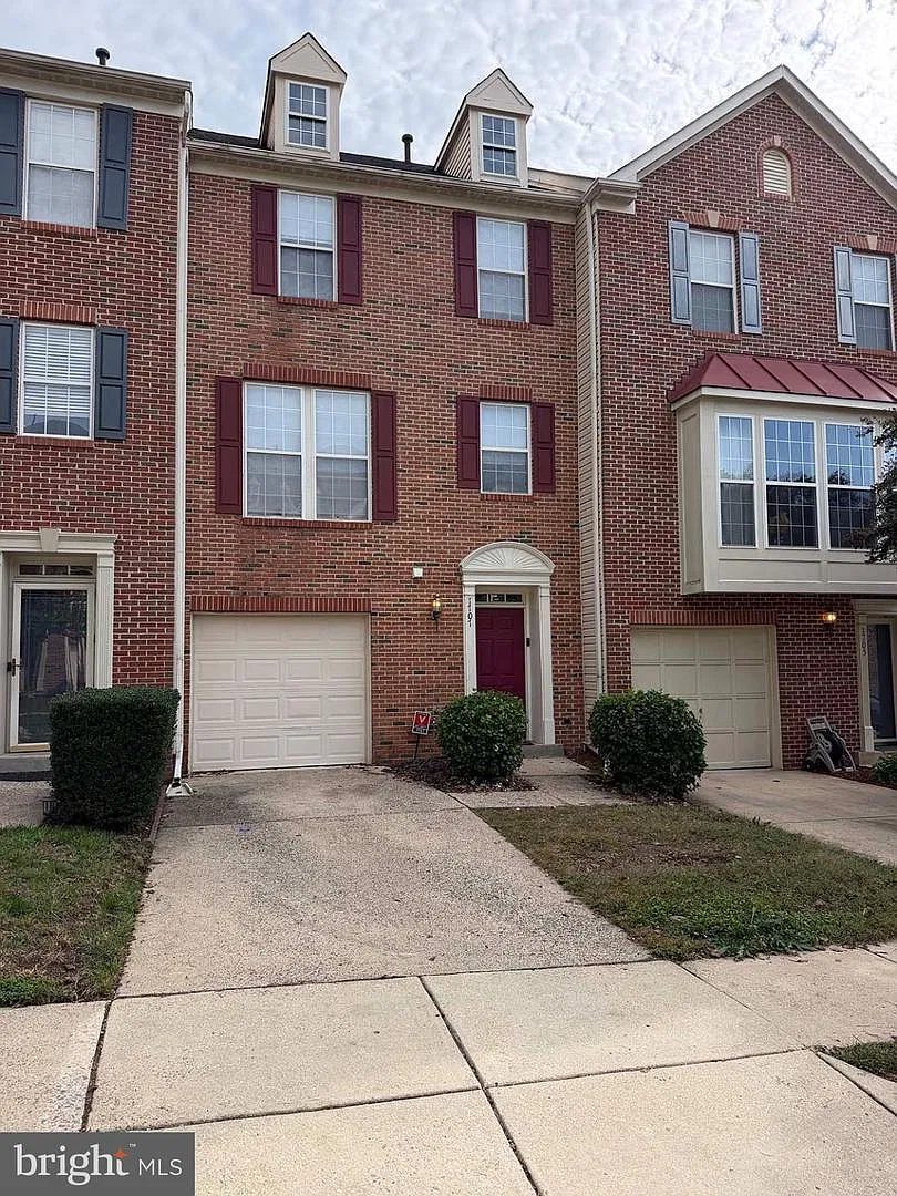 3 bed, 4.0 bath, 1584 sqft, $2,900 — Photo 1
