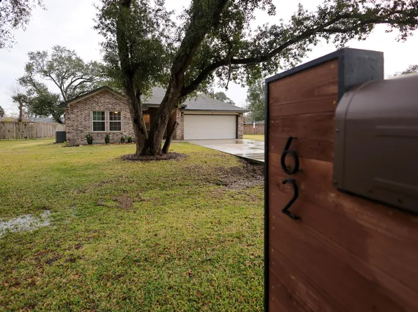 62 Nelson Ct, Jones Creek, TX 77541