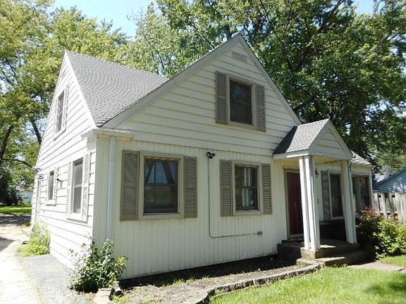 2nd image of 834 N Dryden Ave